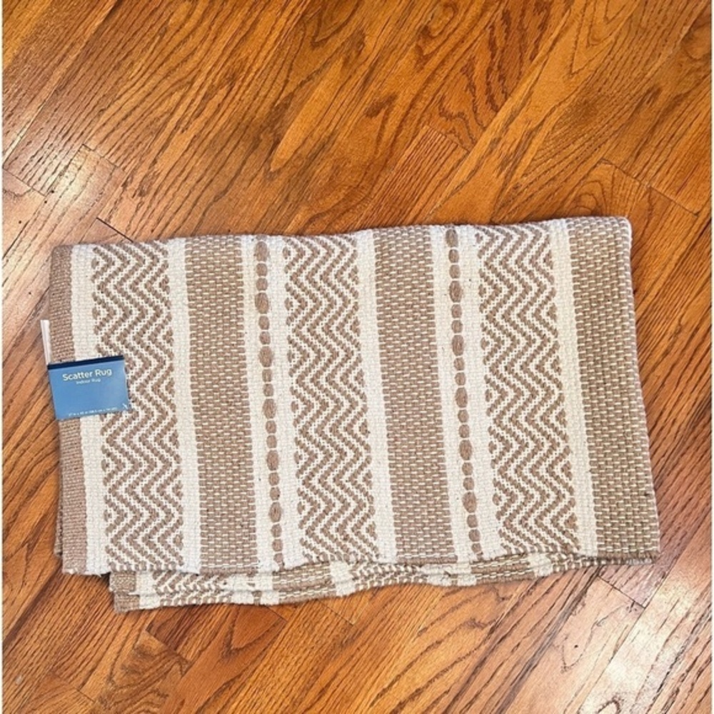 Scatter‎ Rug indoor 27in x 45in NWT